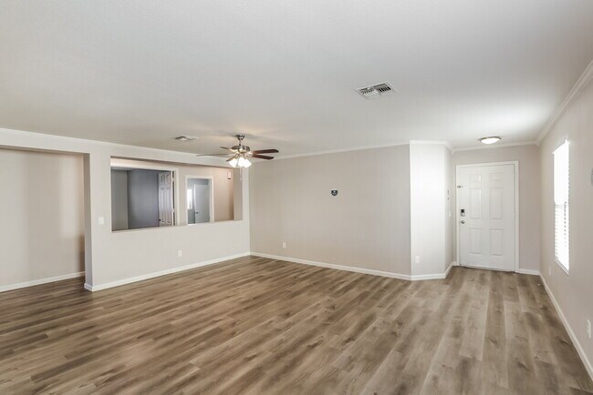 Building Photo - 11804 W Bloomfield Rd