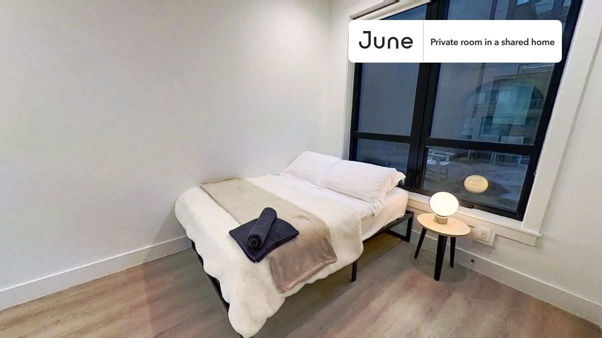 Room in Shared 4 bed/2 bath home - Room in Shared 4 bed/2 bath home