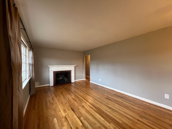 Building Photo - 140 Cree Dr