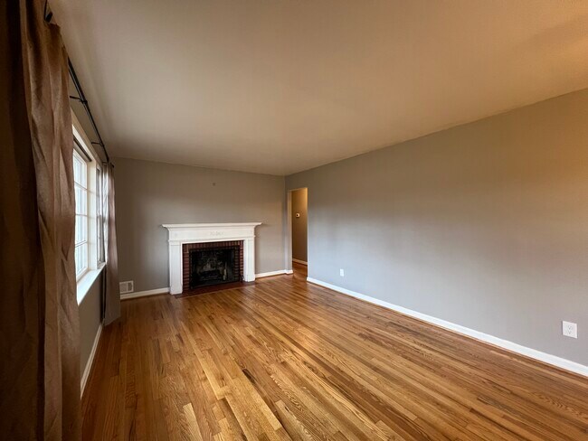 Foto del edificio - 140 Cree Dr