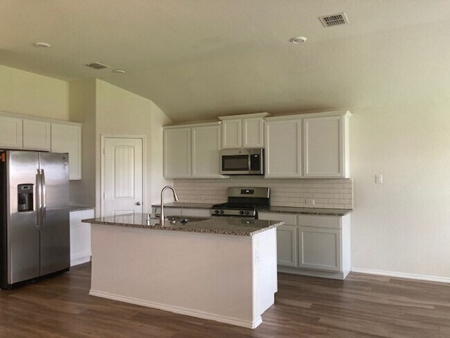 Foto del edificio - House For Lease in Cross Roads