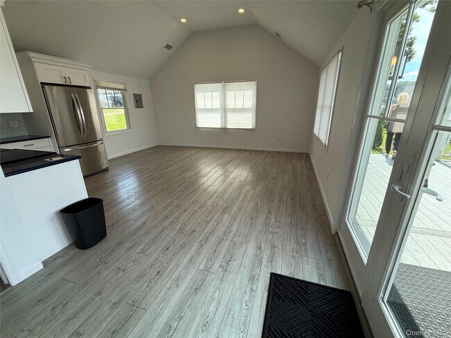 Foto del edificio - 169 E Shore Rd