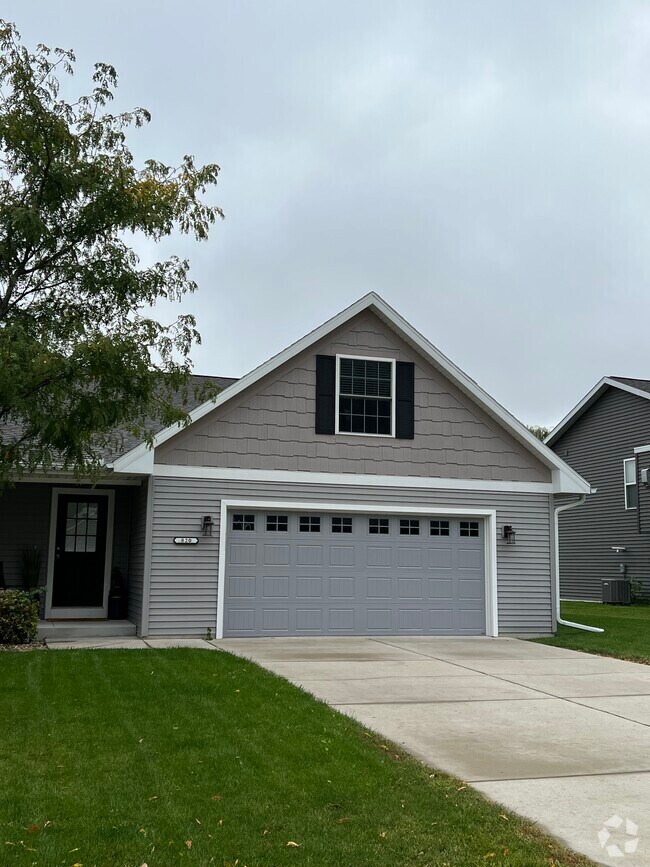 Apartments For Rent in Oregon WI with Yard 2 Rentals