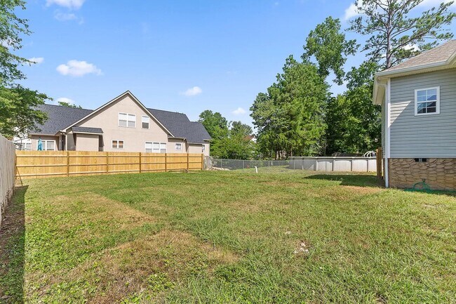 Building Photo - 1833 Holly Oak Ln