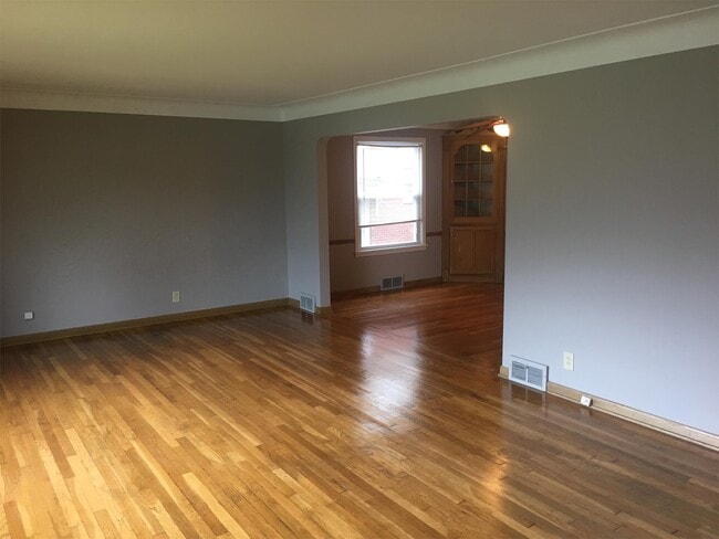 Building Photo - 2381 Warrensville Center Rd
