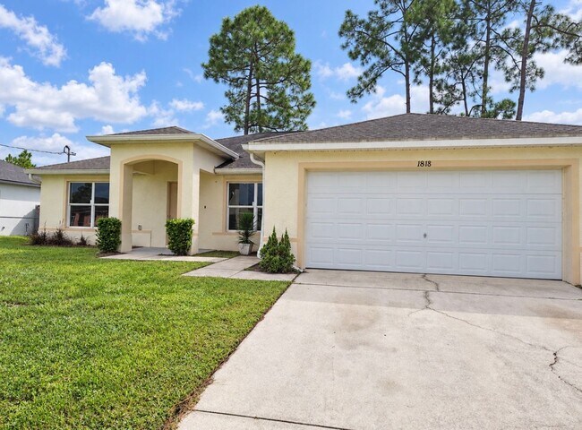 Building Photo - HALF OFF FIRST MONTH!!! Huge 4 bedroom/Greenbriar Area.