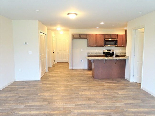 Building Photo - 253 Lakeside Crossing