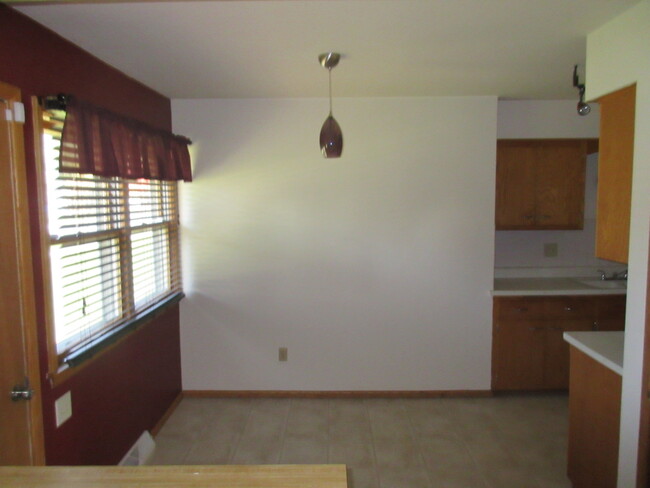 Building Photo - 403