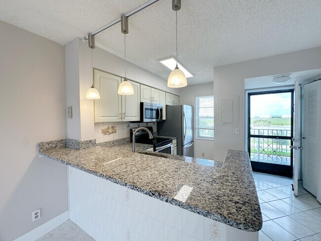 Foto del edificio - 2220 N Cypress Bend Dr