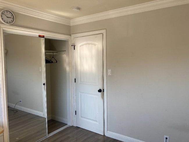Building Photo - 1822 Eisenhower Dr