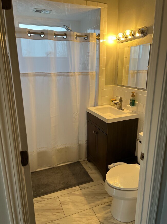 Bathroom Tub/shower - 834 Central Ave