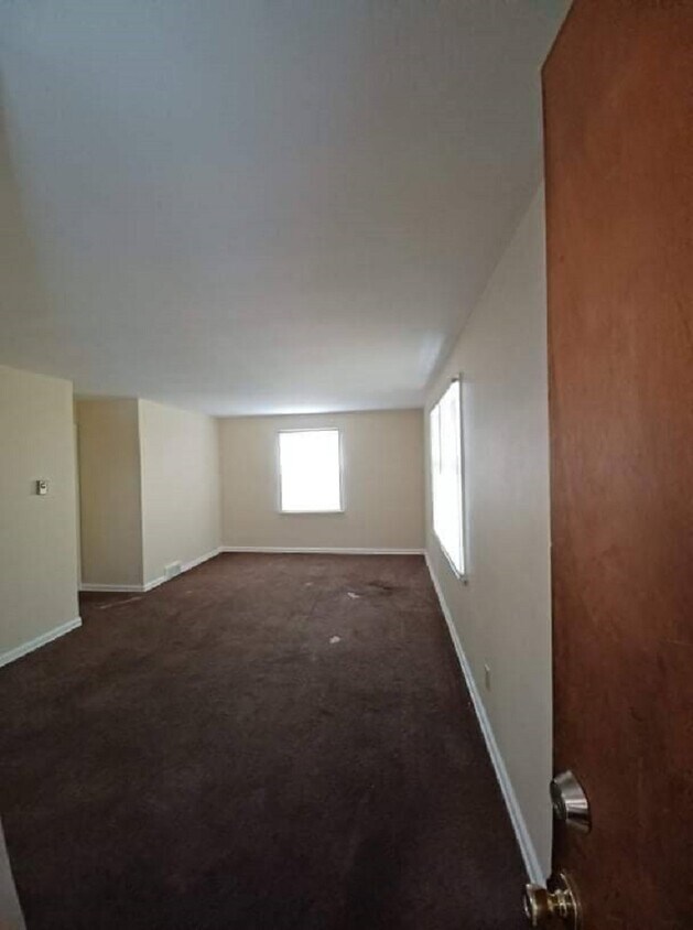 111 Regan St Unit 3, Rockford, IL 61107 Apartments in Rockford, IL