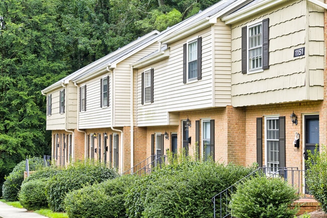 Building Photo - Salem Village