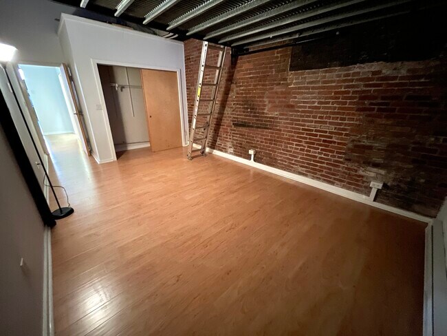 Foto del edificio - 252 Friend St