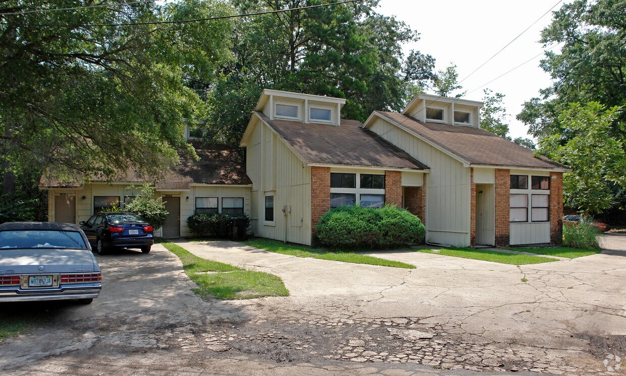 Foto principal - 1841-1847 Nekoma Ct
