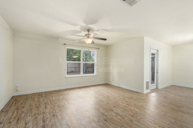 Foto del edificio - 515 E Marigold Dr