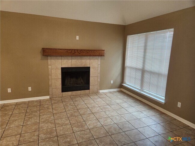 Building Photo - 2207 Bluebonnet Dr