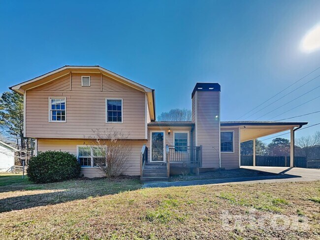 Building Photo - 2651 Pine Log Way