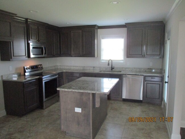 Building Photo - 166 Live Oak Drive