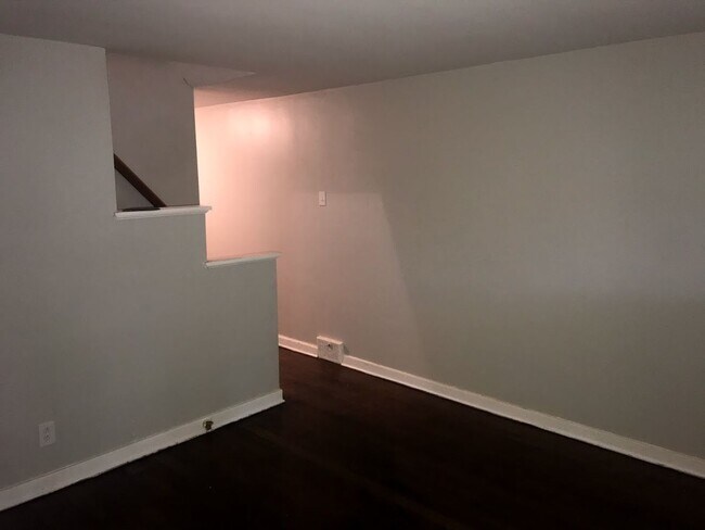 Foto del edificio - 2 Bedroom / 1 Bath Townhome + Garage -- Be...