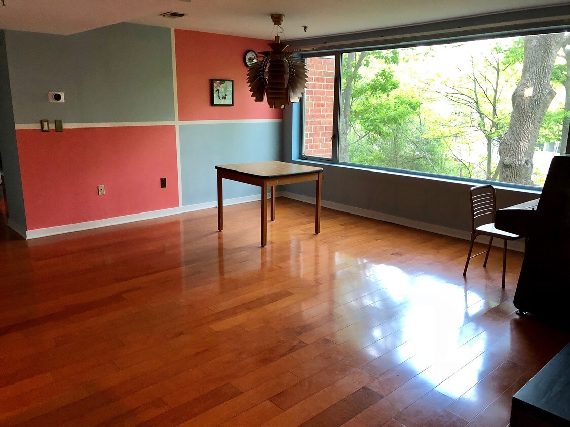 Living Room - 193 Oak St