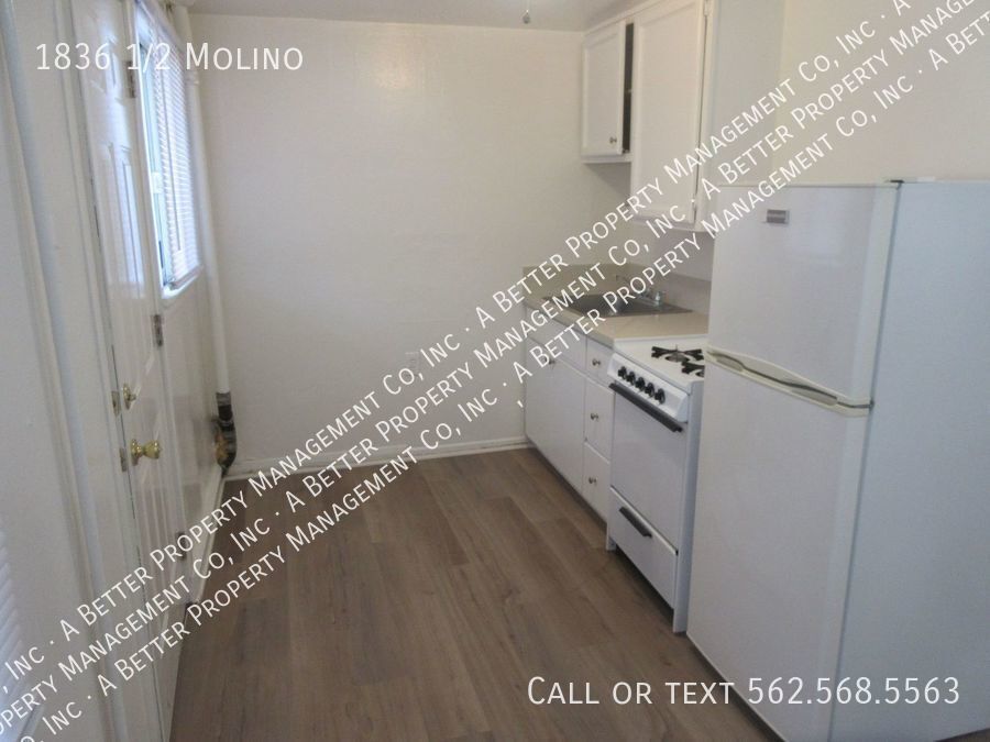 Foto principal - Back 1 bedroom apartment w/NEW COUNTERS & ...