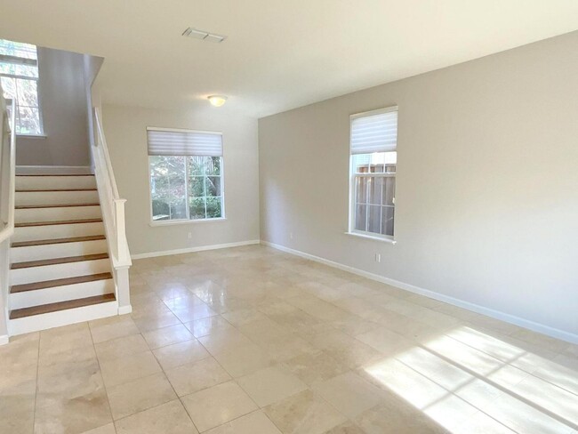 Foto del edificio - REDUCED ! Terrific Danville Location Near ...