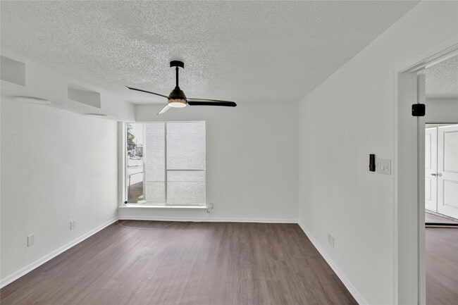 Building Photo - 2830 S Bartell Dr