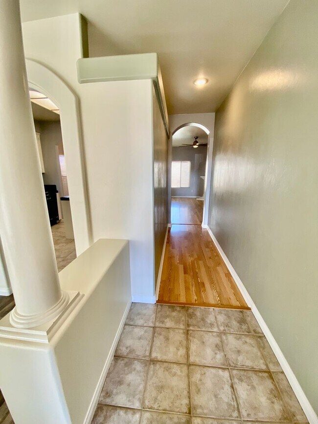 Building Photo - Exquisite SW 3-Bed, 2-Bath Charmer with Po...