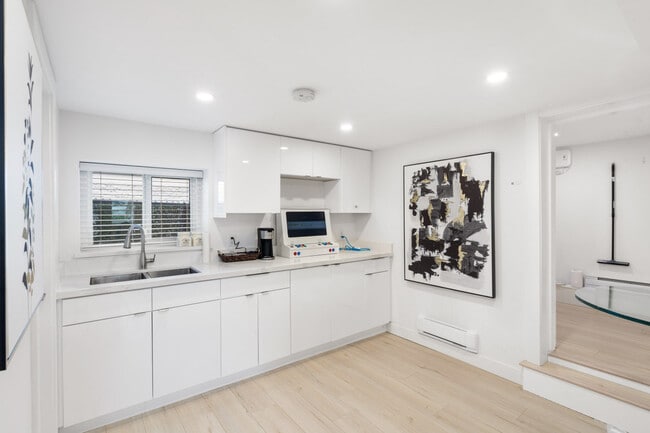 Building Photo - 2791 Oxford St