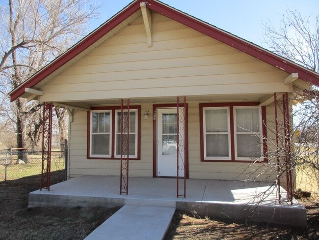 Building Photo - Cute 2 Bedroom, 1 Bath House
