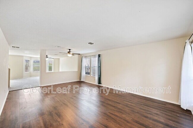 Foto del edificio - 5826 Bronco Way