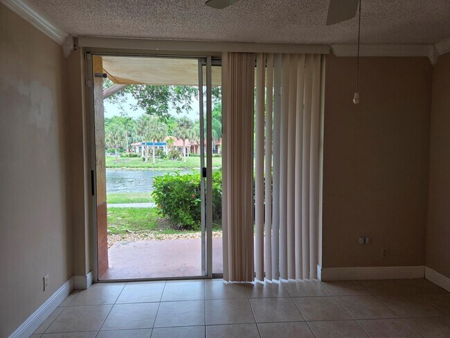 Foto del edificio - 10749 Cleary Blvd