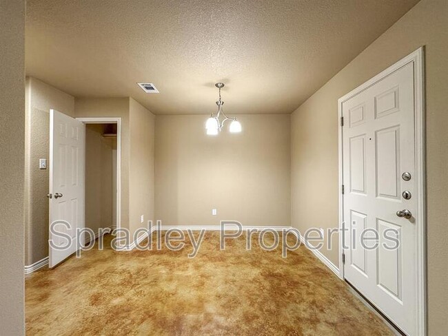 Building Photo - 912A Mason Dr