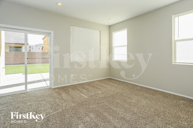 Foto del edificio - 4056 Little Bay Ave