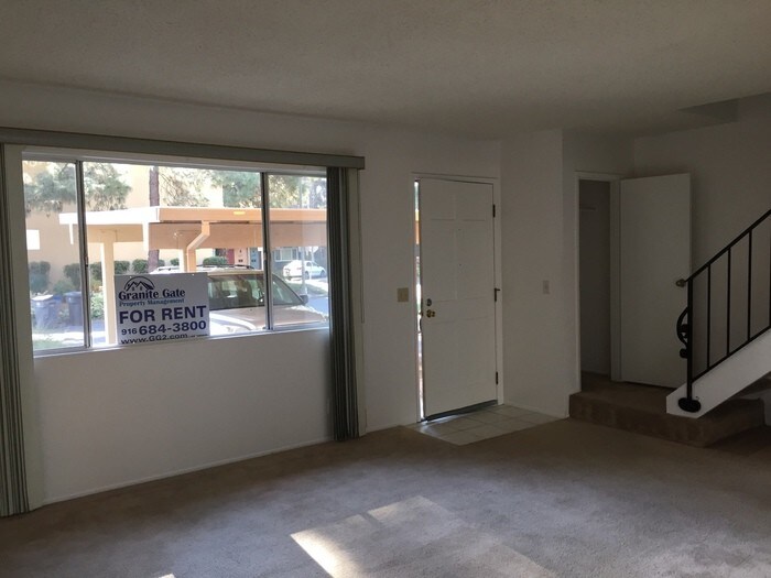 Building Photo - Relaxing North Davis Covell Commons Townhome
