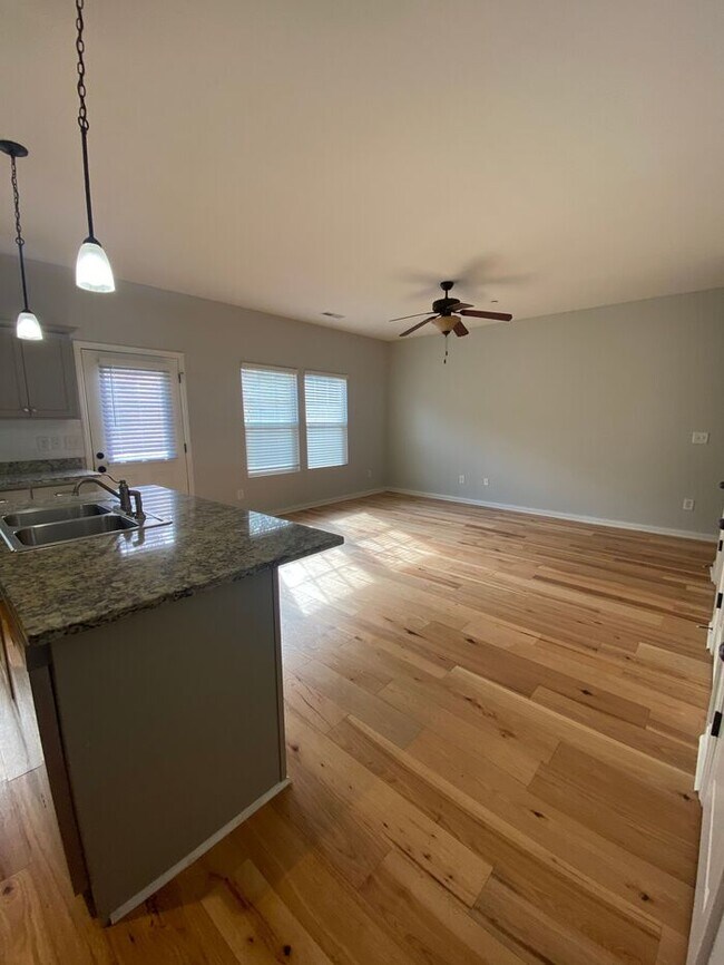 Foto del edificio - 3 BR | 2.5 BA | Townhome Close to Volkswag...