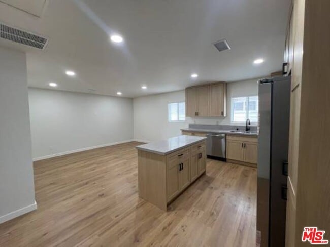 Building Photo - 4852 Topanga Canyon Blvd