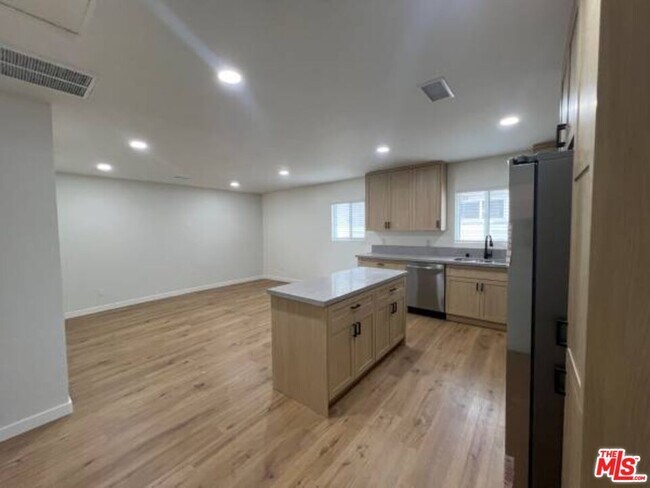 Foto del edificio - 4852 Topanga Canyon Blvd