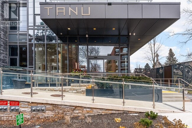 Building Photo - 21 Park St E