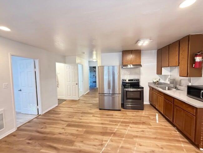 Building Photo - 3421