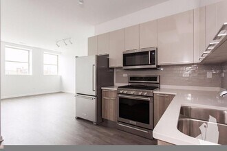 Building Photo - 930 W Dakin St