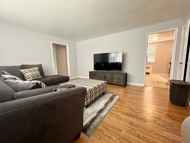 Building Photo - 445 Morris Ave