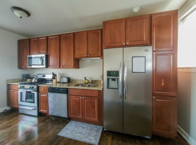 Building Photo - 5076 N Wolcott Ave