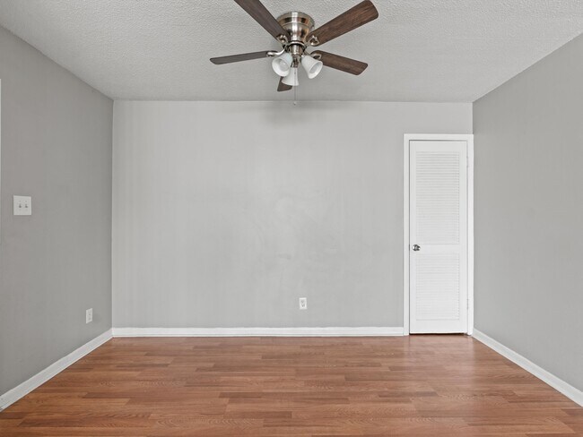 Foto del edificio - Blossom Wood Apartments