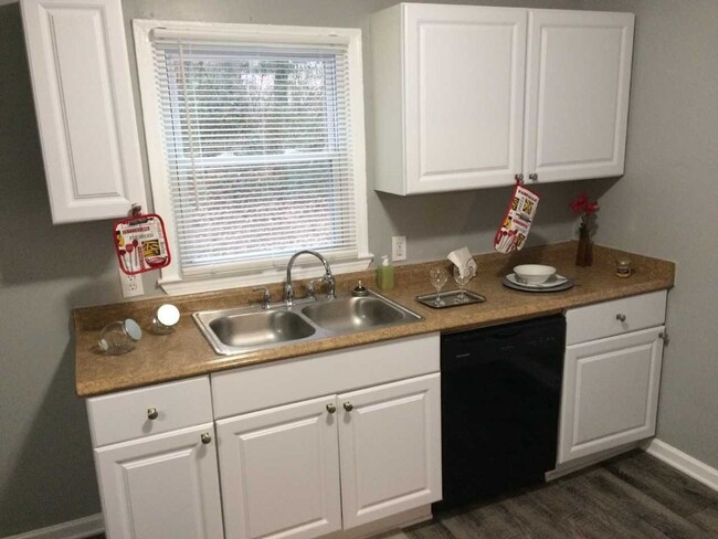 Building Photo - Large 2 Bedroom Newly updated home in East...