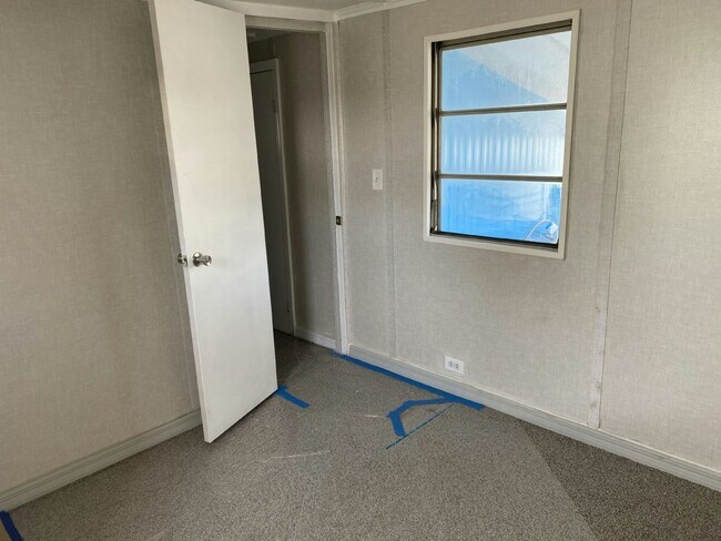 Foto del edificio - 13 Eustis Rd