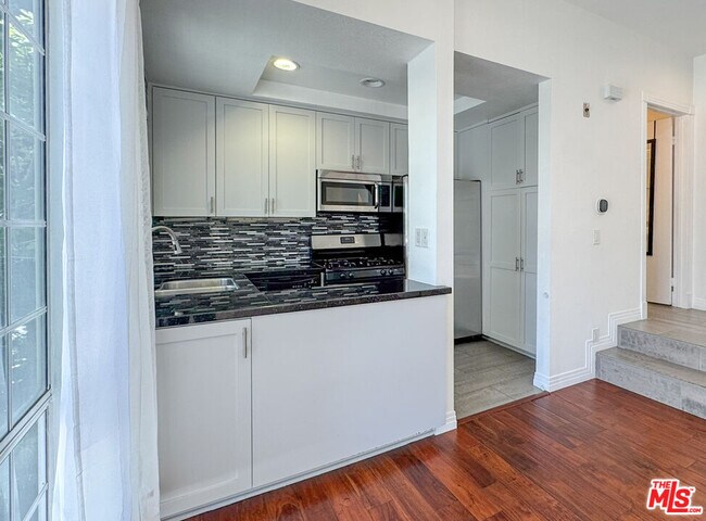Foto del edificio - 1733 Malcolm Ave
