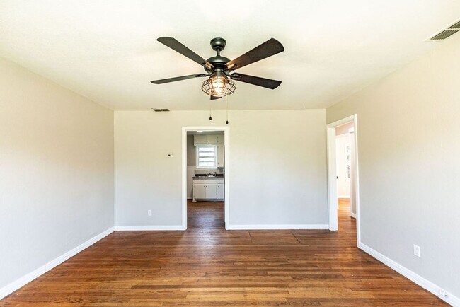 Building Photo - 2 Bedroom, 1 Bath Home Just South of Tech ...