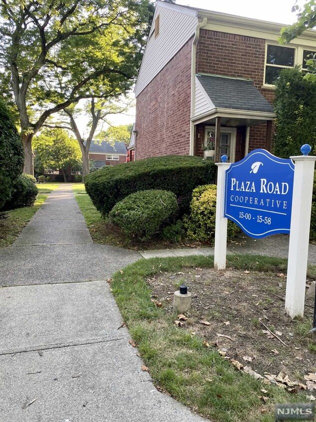 Primary Photo - 1534 Plaza Rd N